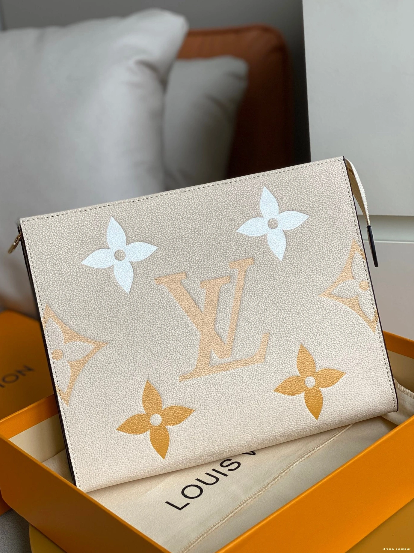 Official oldcobbler LOUIS VUITTON POUCH 26 TOILETRY 0805